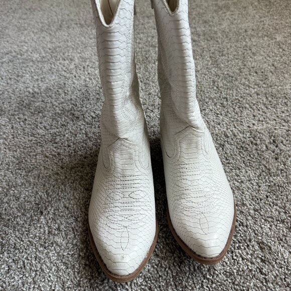Women's White Cowboy Boots Snakeskin Embossed Gaucho Western Manmade US Size 8M - Picture 6 of 8